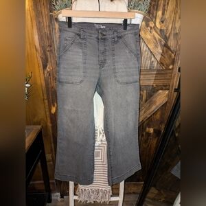 EUC Time and Tru High Rise Wide Leg Cropped Jeans. Size 8